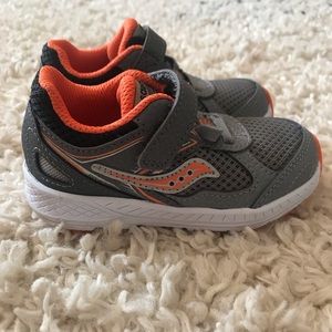 Toddler Saucony Size 6.5